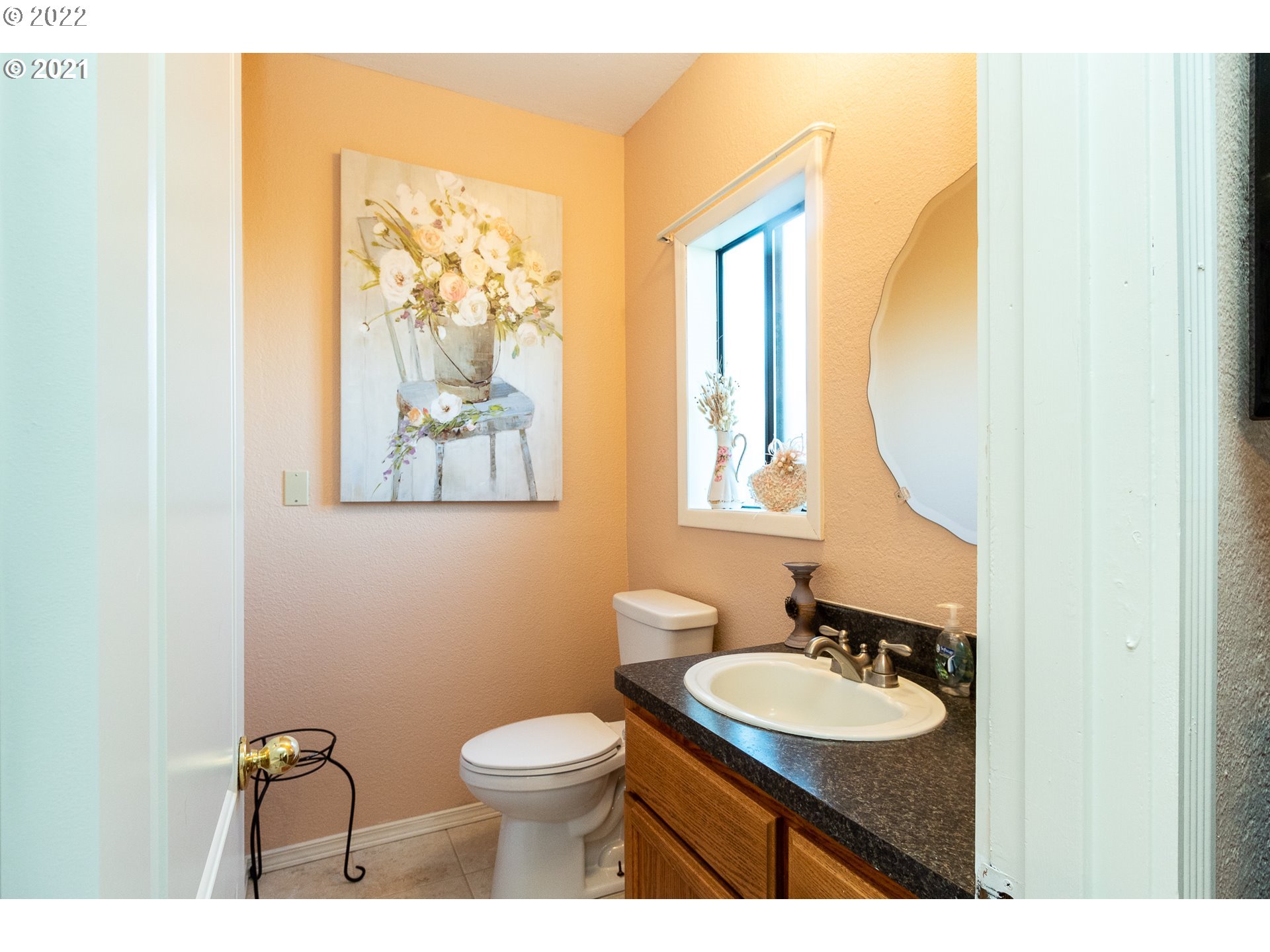355 South Calapooia Street Sutherlin, OR 97479 - Photo 15 of 32 Owner's Suite Bathroom