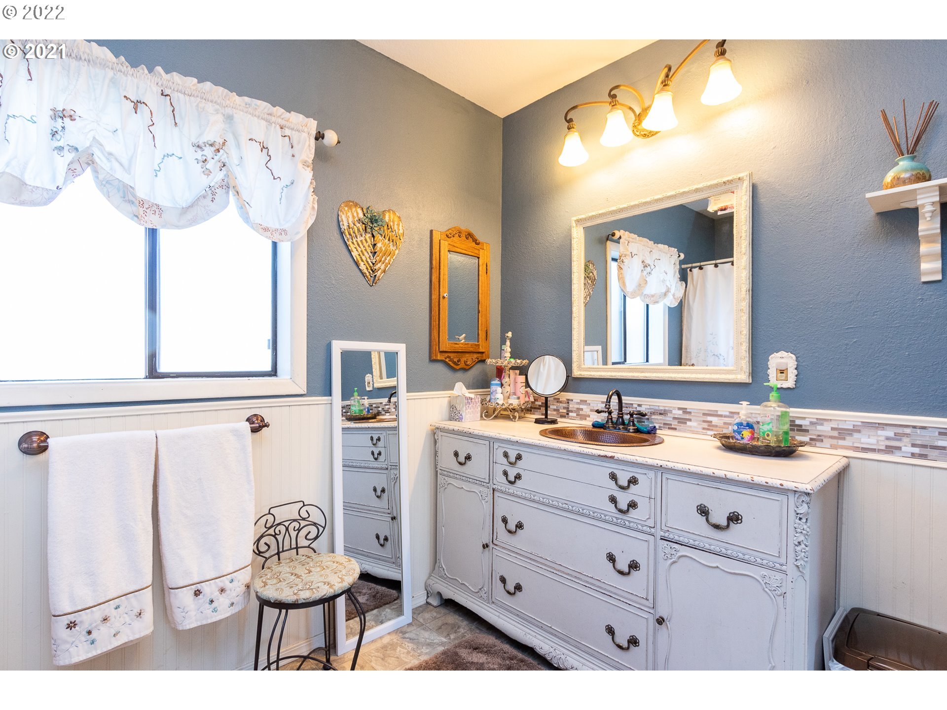 355 South Calapooia Street Sutherlin, OR 97479 - Photo 17 of 32 Bathroom