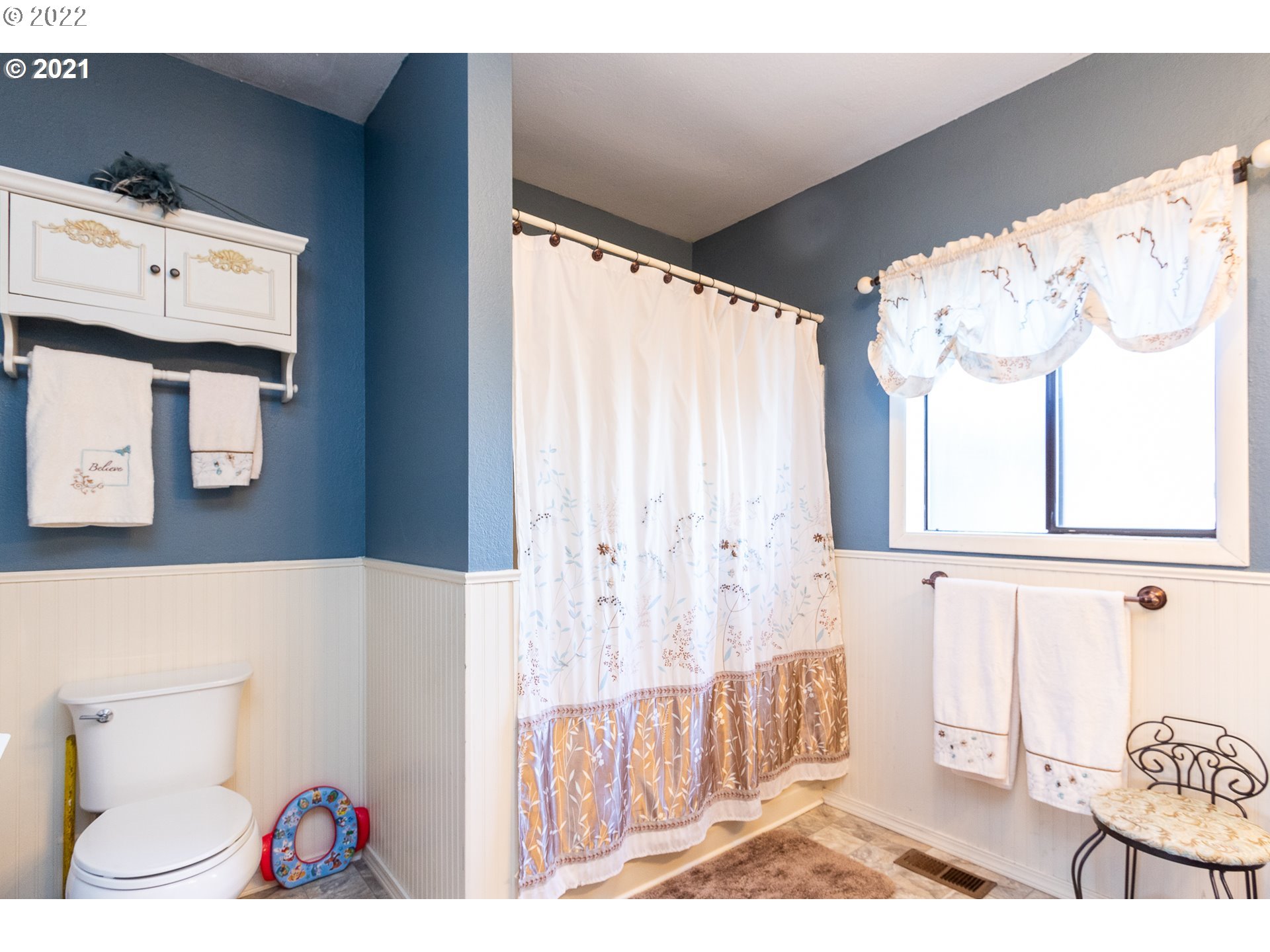 355 South Calapooia Street Sutherlin, OR 97479 - Photo 18 of 32 Bathroom