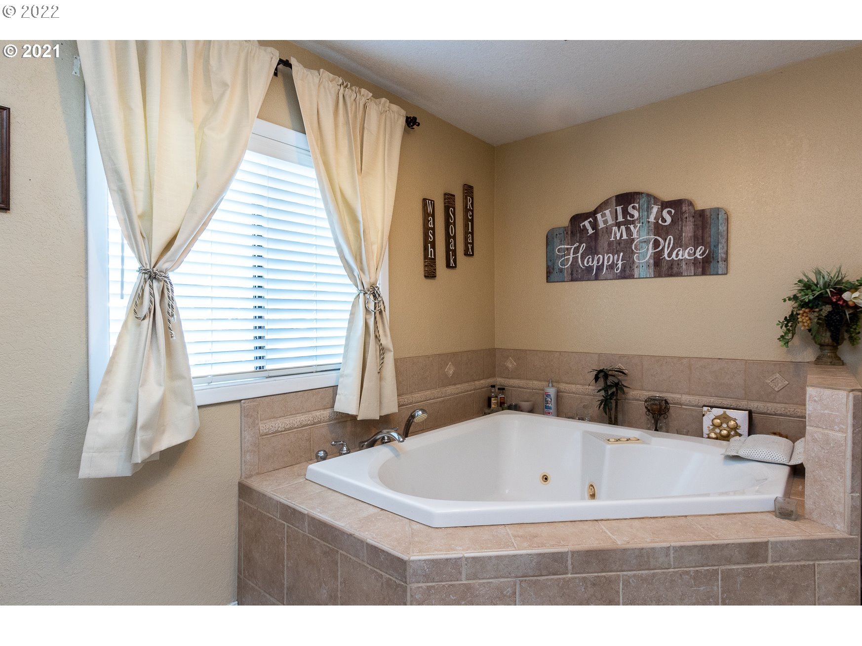 355 South Calapooia Street Sutherlin, OR 97479 - Photo 23 of 32 Bathroom