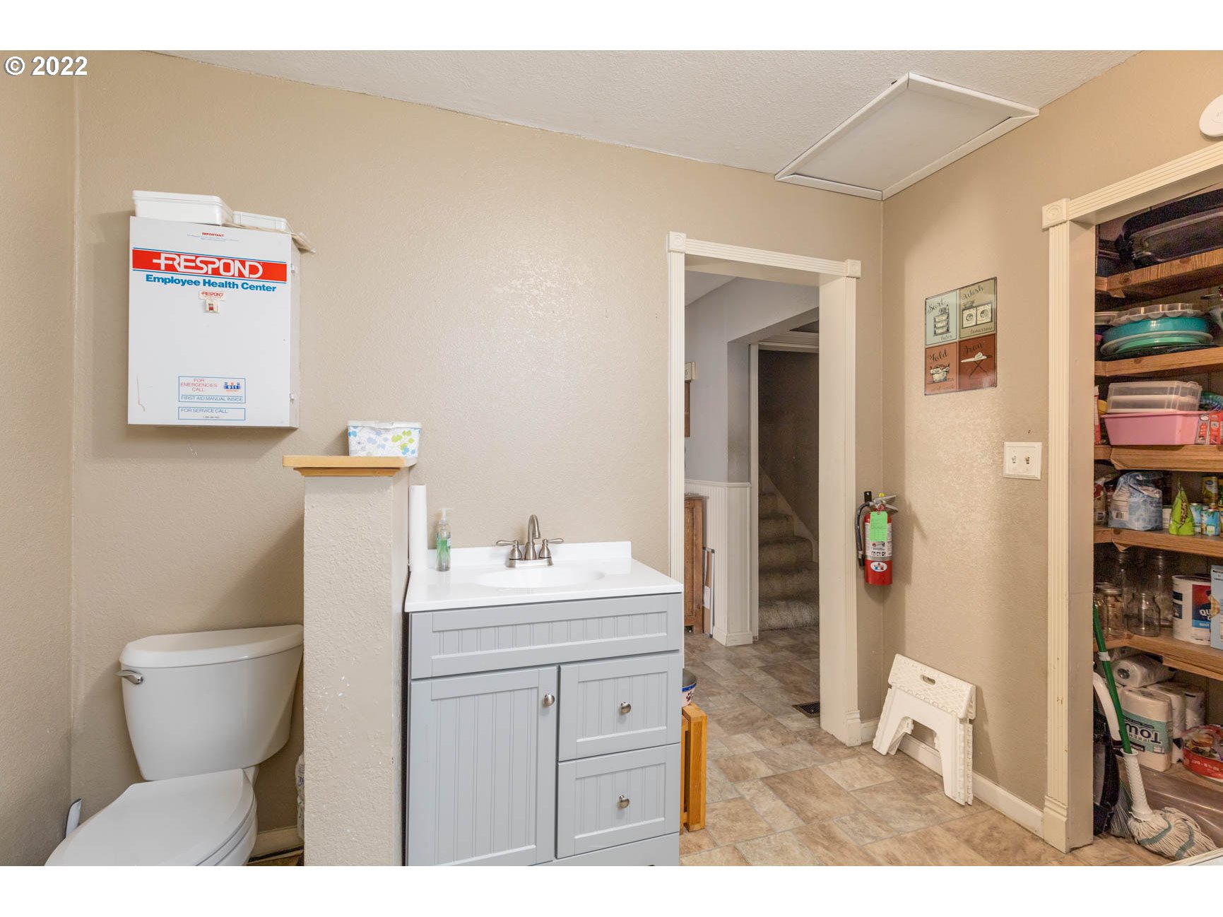 355 South Calapooia Street Sutherlin, OR 97479 - Photo 25 of 32 Bathroom