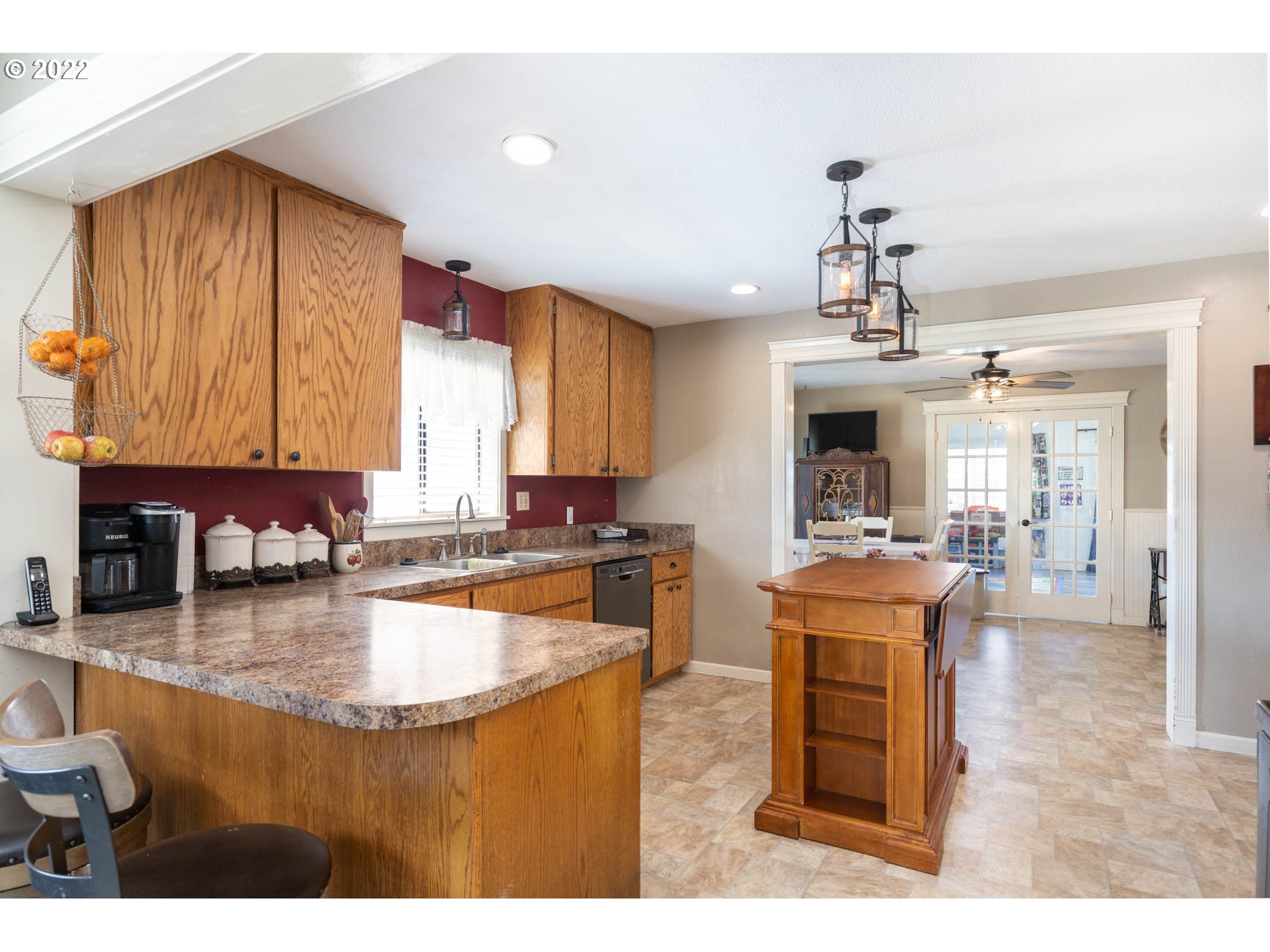 355 South Calapooia Street Sutherlin, OR 97479 - Photo 4 of 32 Kitchen