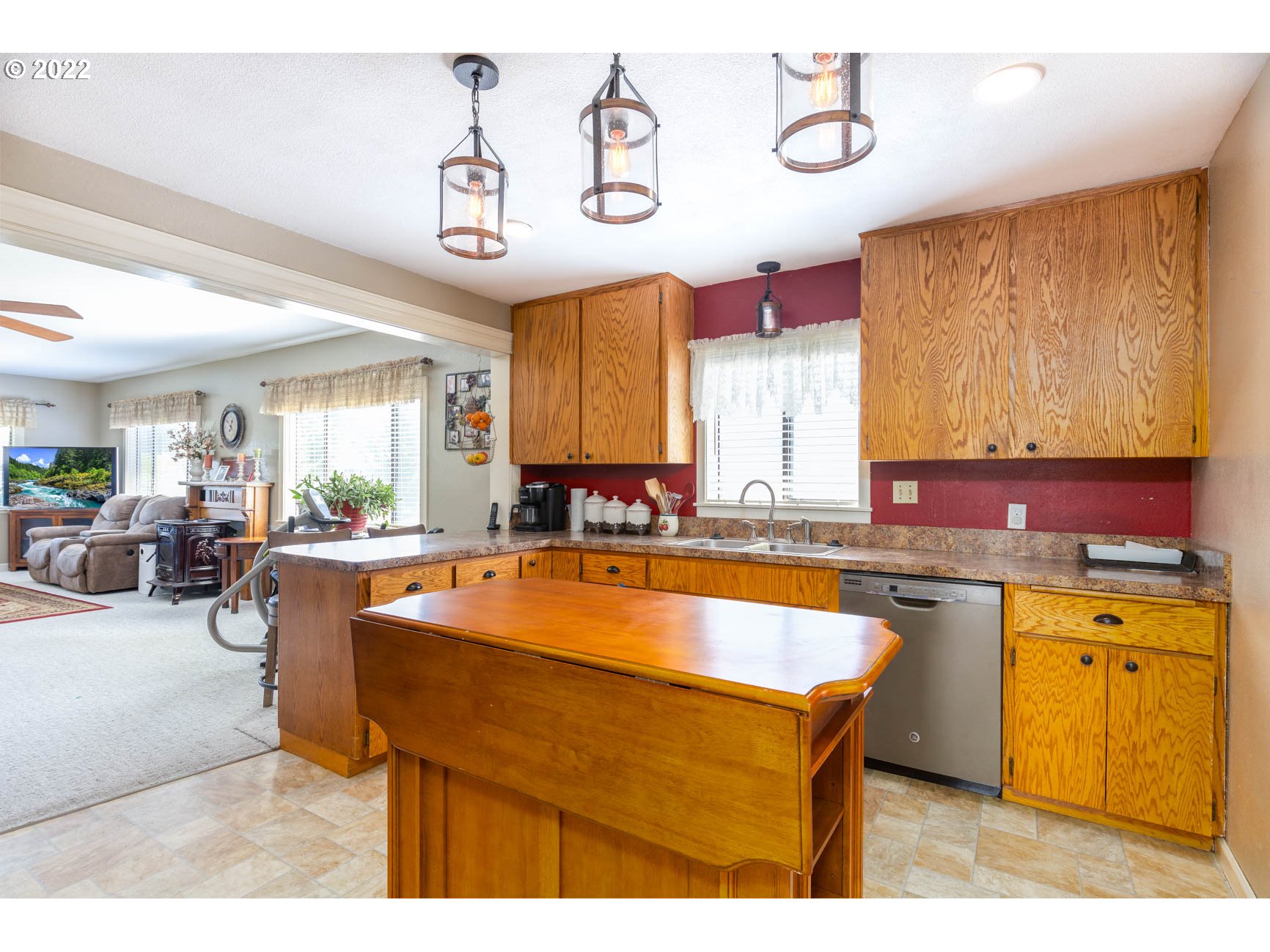 355 South Calapooia Street Sutherlin, OR 97479 - Photo 7 of 32 Kitchen
