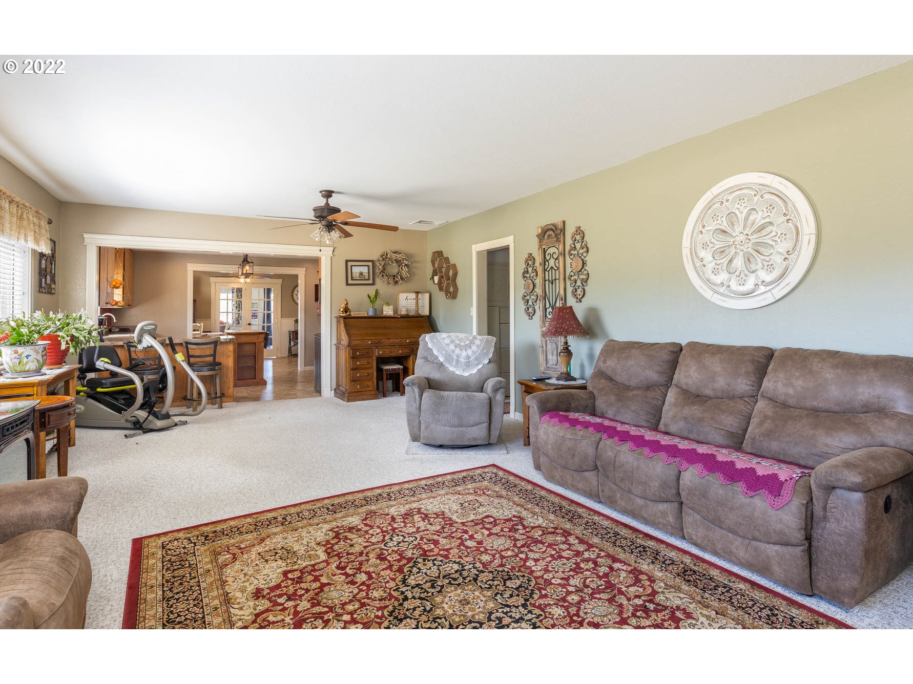 355 South Calapooia Street Sutherlin, OR 97479 - Photo 8 of 32 Living Room