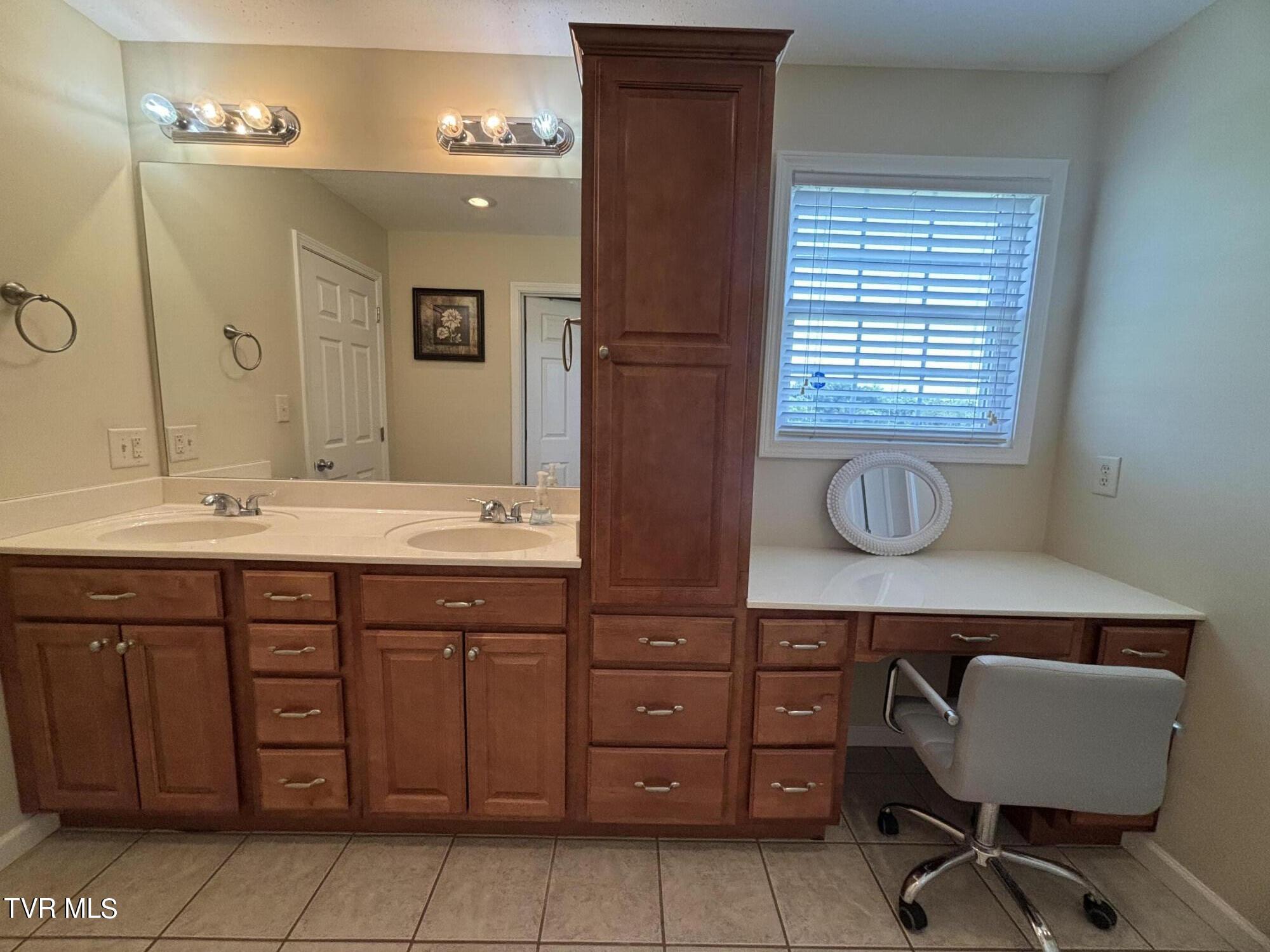 210 Whispering Ridges Road Greeneville, TN 37743 - Photo 13 of 27 Primary Bathroom