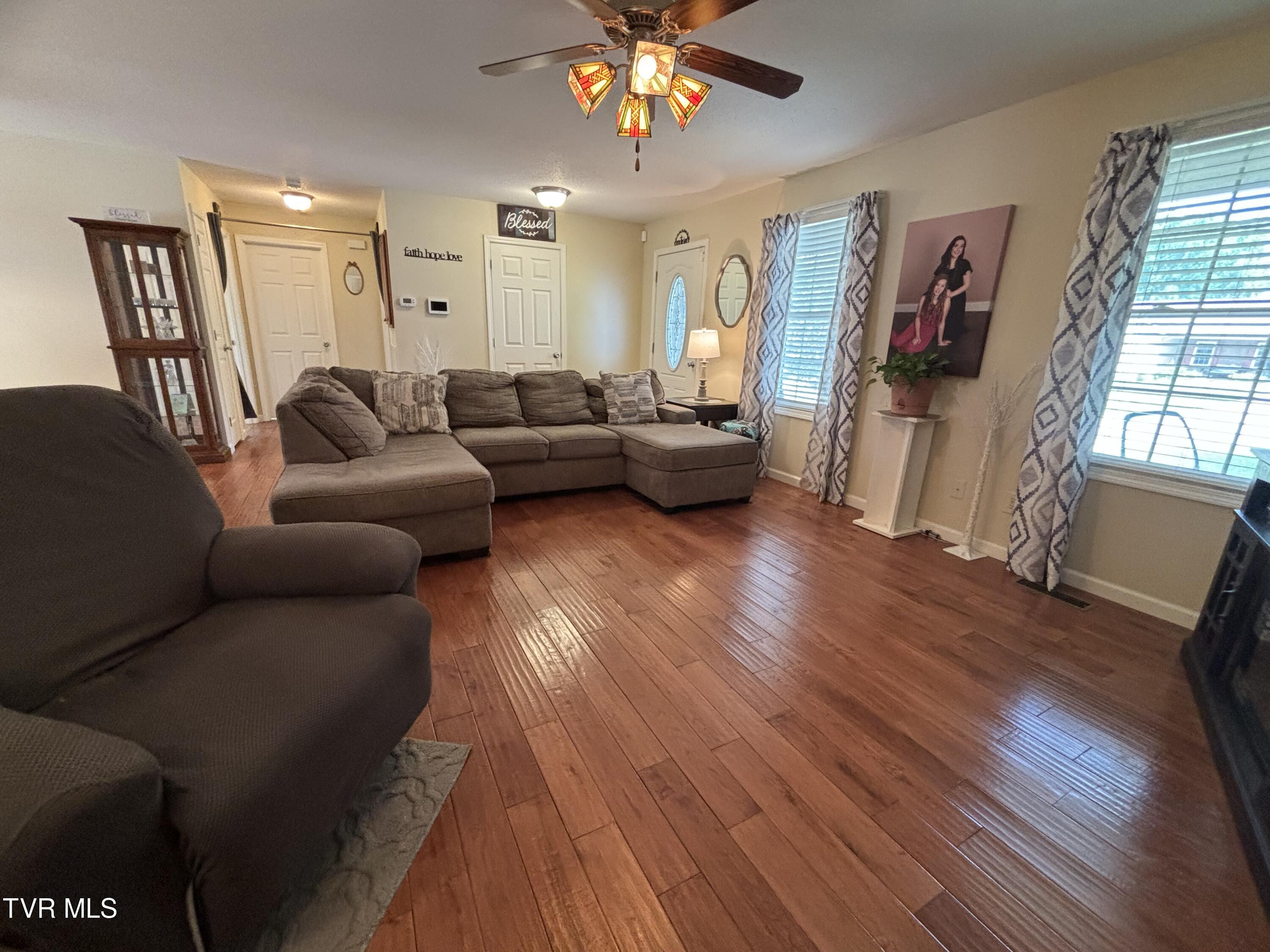 210 Whispering Ridges Road Greeneville, TN 37743 - Photo 2 of 27 Living Room
