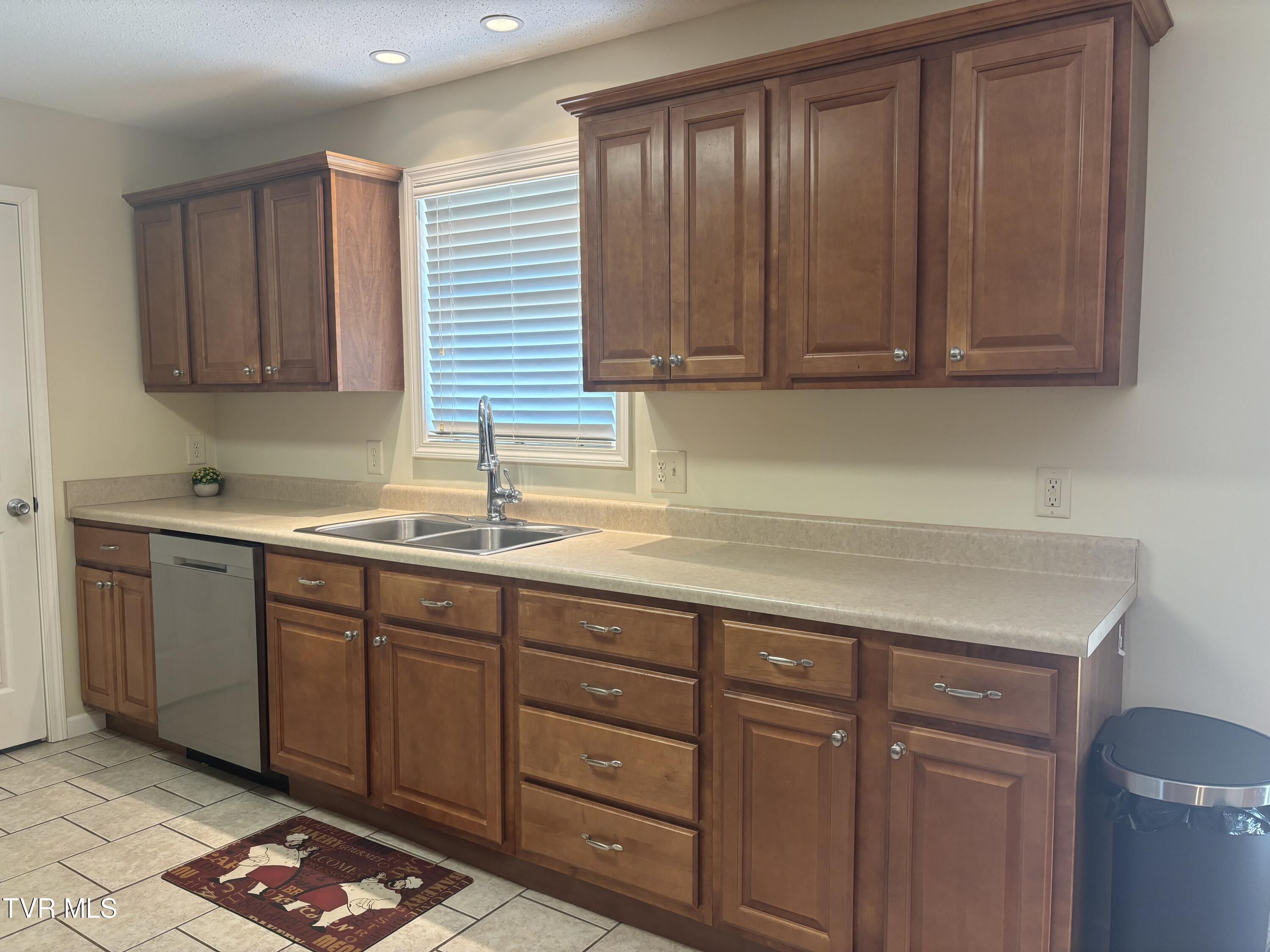 210 Whispering Ridges Road Greeneville, TN 37743 - Photo 6 of 27 Kitchen
