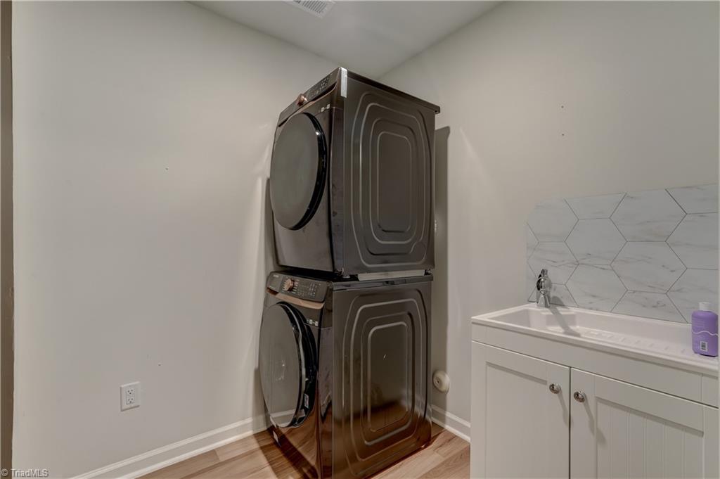 813 Riley Lane Greensboro, NC 27455 - Photo 18 of 20 Gallery Image 18