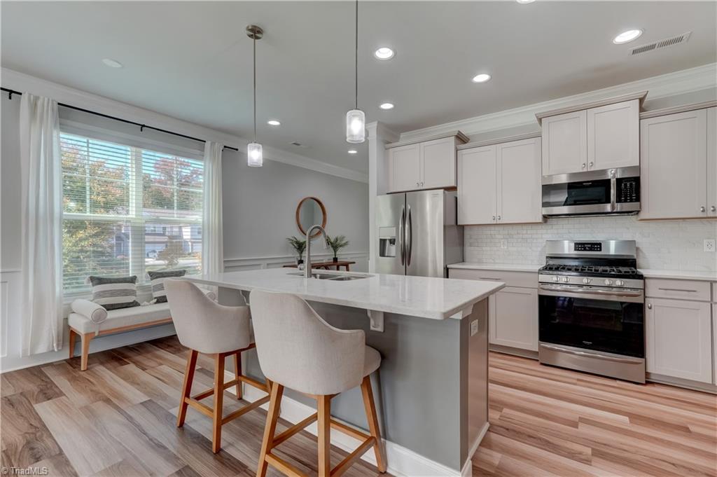 813 Riley Lane Greensboro, NC 27455 - Photo 4 of 20 Gallery Image 4