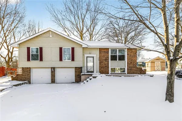 $1,995 | 508 Northeast Shiloh Circle, Blue Springs, MO 64014