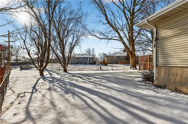 $1,995 | 508 Northeast Shiloh Circle, Blue Springs, MO 64014