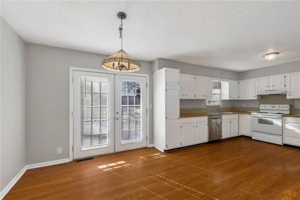 $1,995 | 508 Northeast Shiloh Circle, Blue Springs, MO 64014