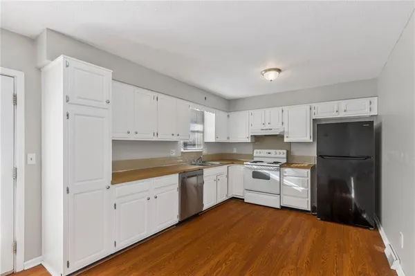 $1,995 | 508 Northeast Shiloh Circle, Blue Springs, MO 64014