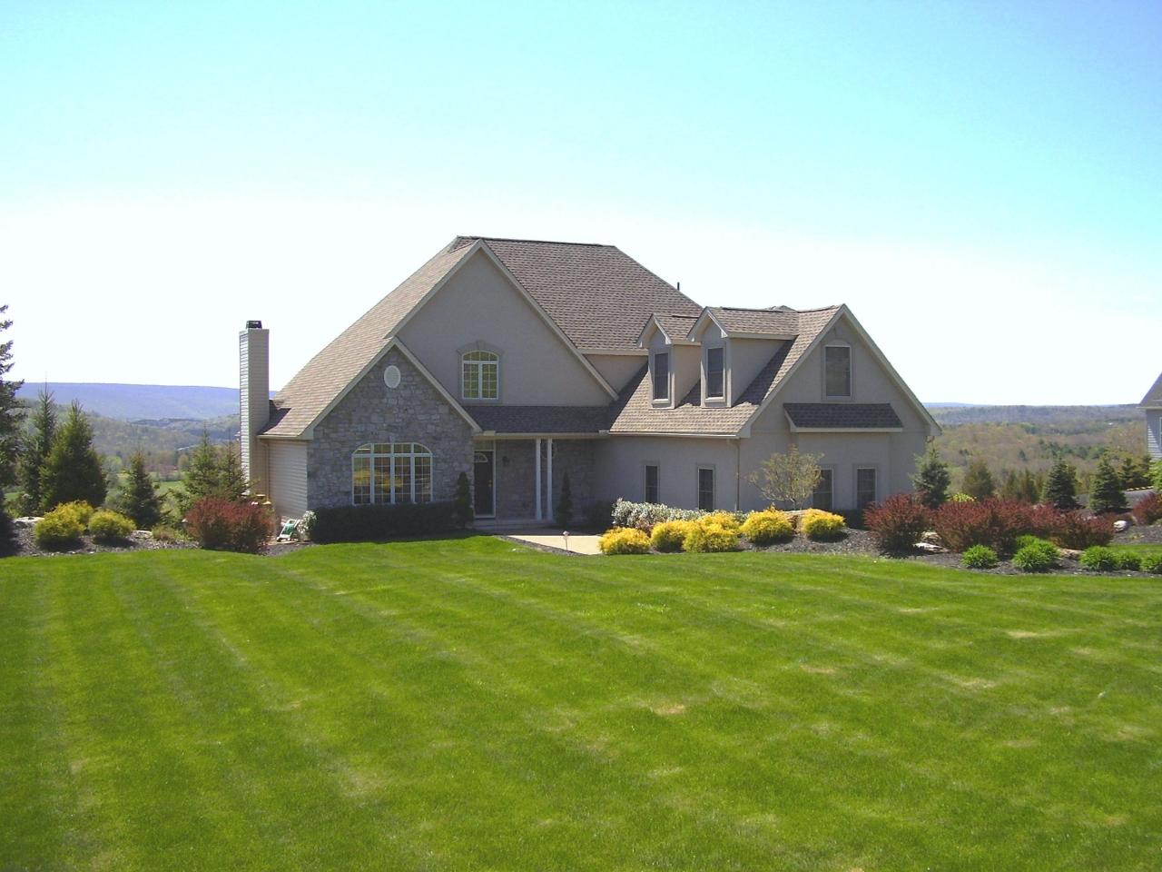 17 Kettle Ridge Drive Stroudsburg, PA 18360 - Photo 1 of 16 front view