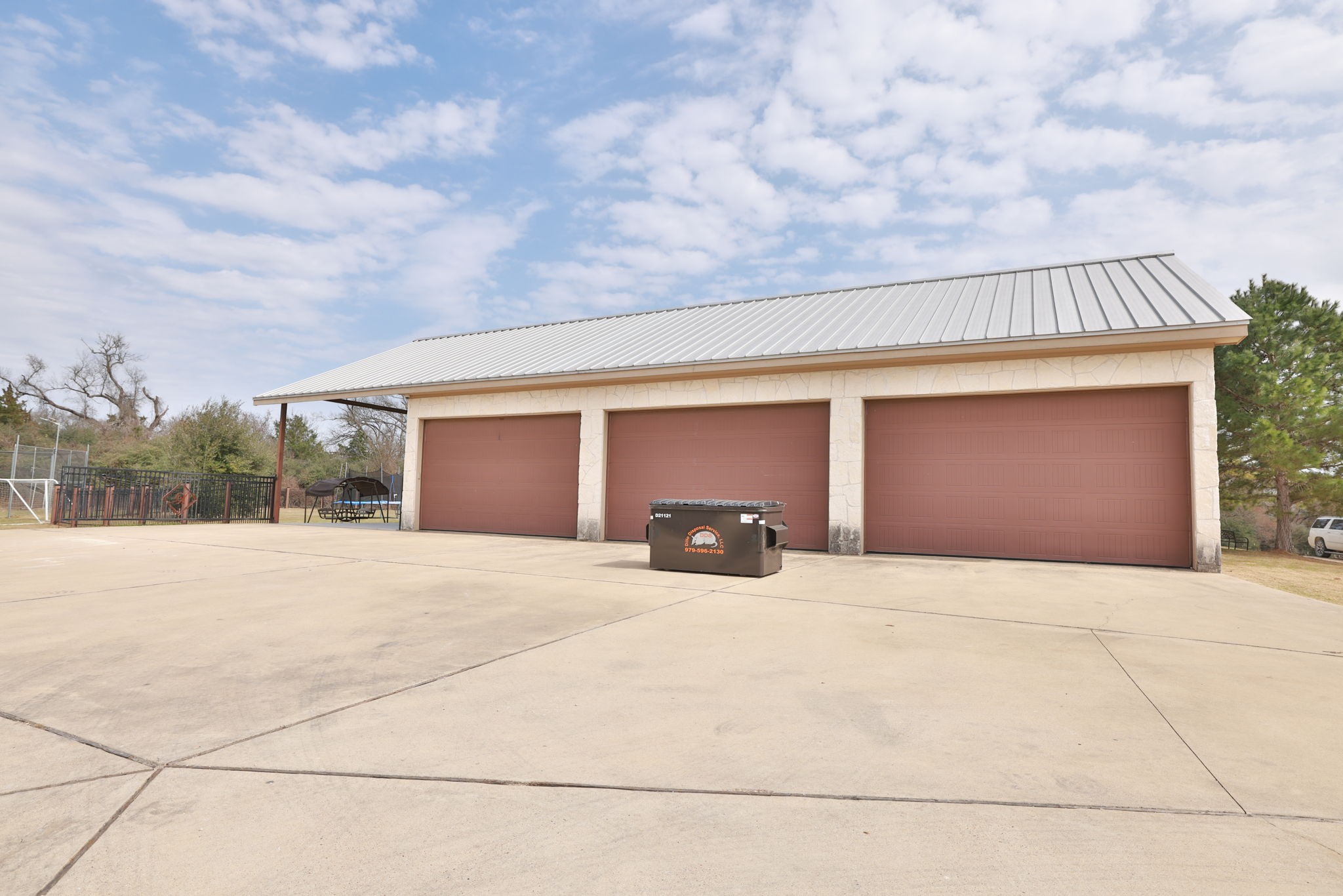 4999 Pin Oak Road Franklin, TX 77856 - Photo 45 of 47 a view of empty room with garage and yard