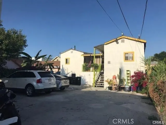 a view of a cars park in front of house