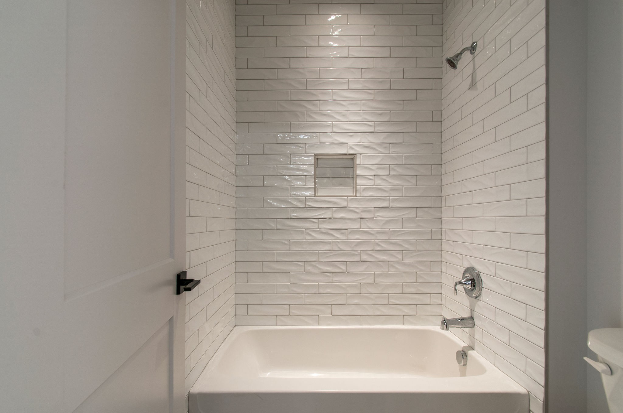 929 Mitchell Road Nashville, TN 37206 - Photo 31 of 48 a bathroom with a bathtub