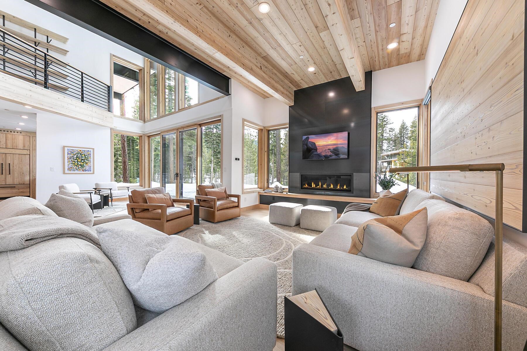225 Smiley Court - View 3