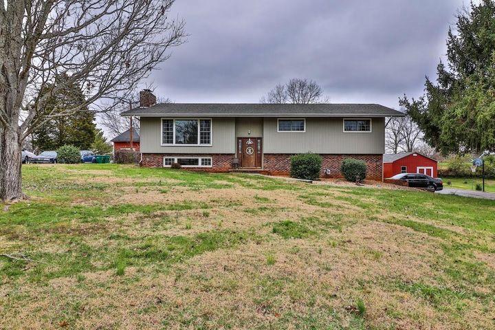 804 Coventry Road Knoxville, TN 37923 - Photo 2 of 26 Front of Home w/ Large Yard