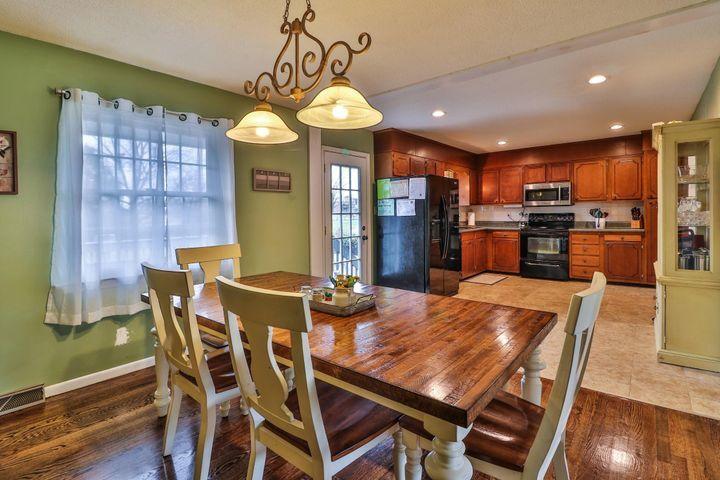 804 Coventry Road Knoxville, TN 37923 - Photo 11 of 26 Dining Room w/ Hardwood Floors