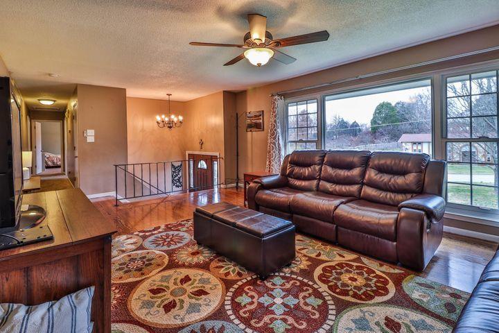 804 Coventry Road Knoxville, TN 37923 - Photo 3 of 26 Living Room w/ Great Natural Lighting