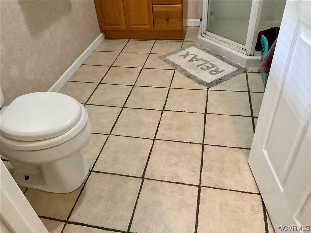 344 Old Mansion Road Victoria, VA 23974 - Photo 22 of 47 a bathroom with a toilet