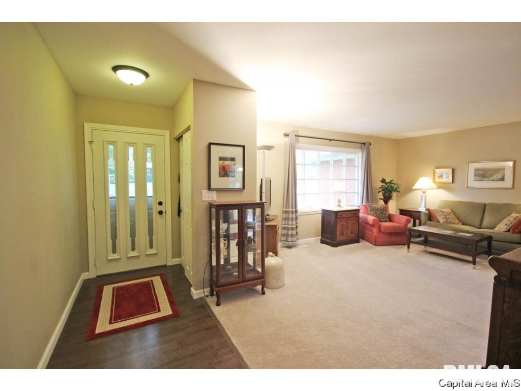 120 Greencastle Circle Springfield, IL 62712 - Photo 3 of 34 Gallery Image 3