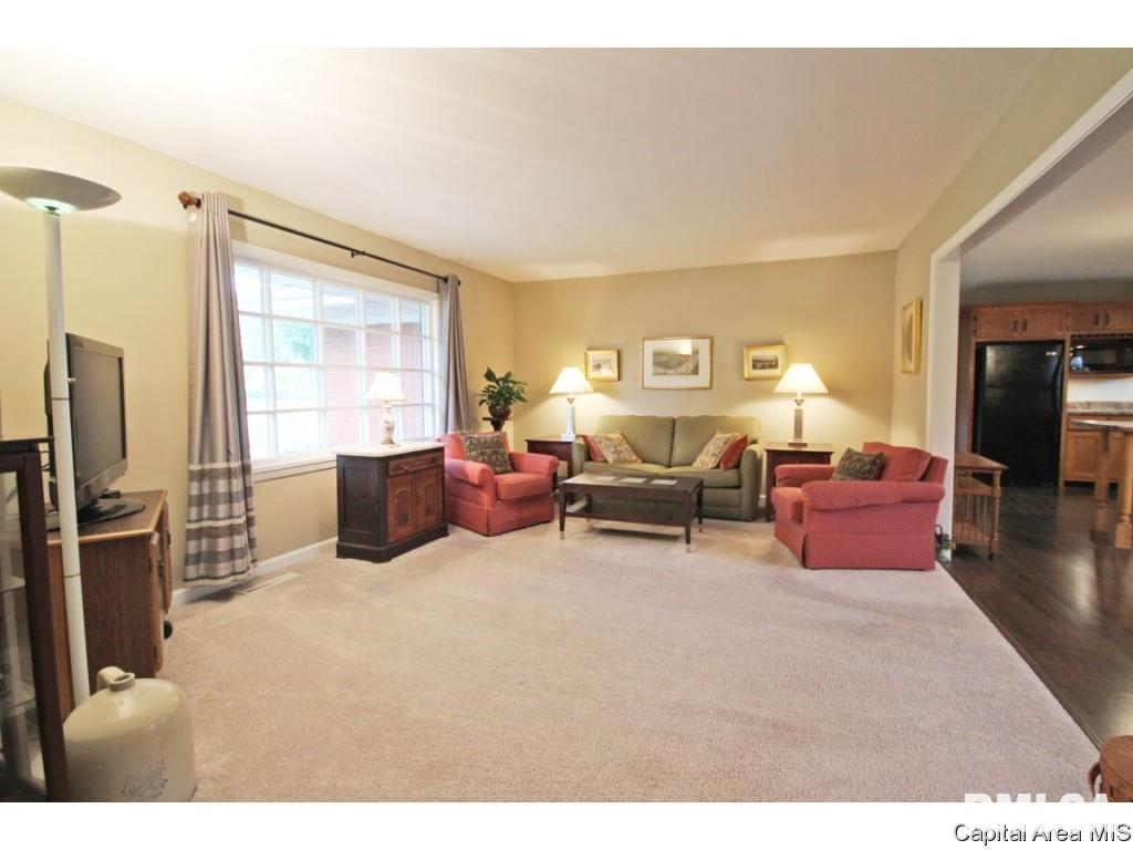 120 Greencastle Circle Springfield, IL 62712 - Photo 4 of 34 Gallery Image 4