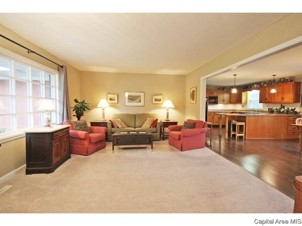 120 Greencastle Circle Springfield, IL 62712 - Photo 5 of 34 Gallery Image 5