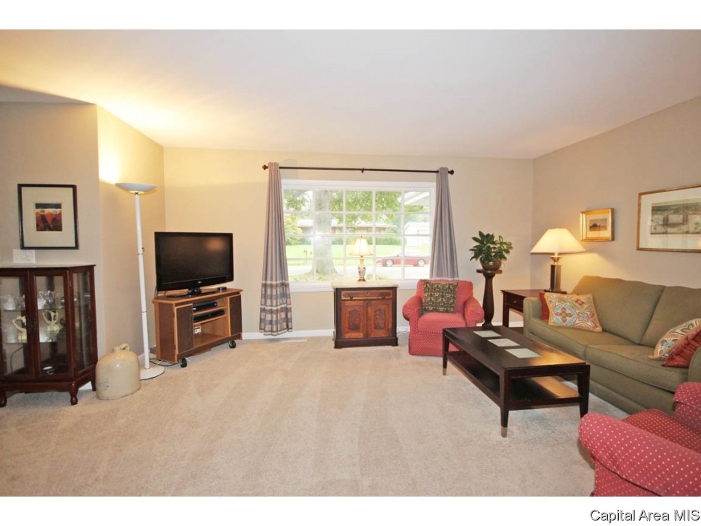 120 Greencastle Circle Springfield, IL 62712 - Photo 6 of 34 Gallery Image 6