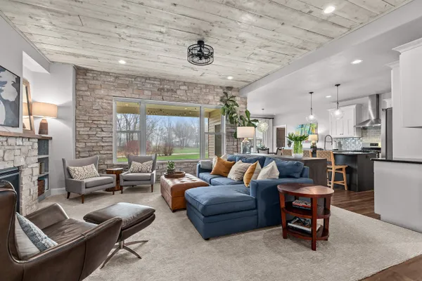 $699,900 | W6681 Charleen Lane, Greenville, WI 54942