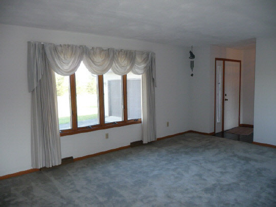 9924 Edwardsville Road Winnebago, IL 61088 - Photo 3 of 11 Gallery Image 3