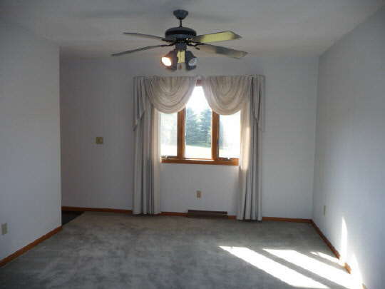 9924 Edwardsville Road Winnebago, IL 61088 - Photo 4 of 11 Gallery Image 4
