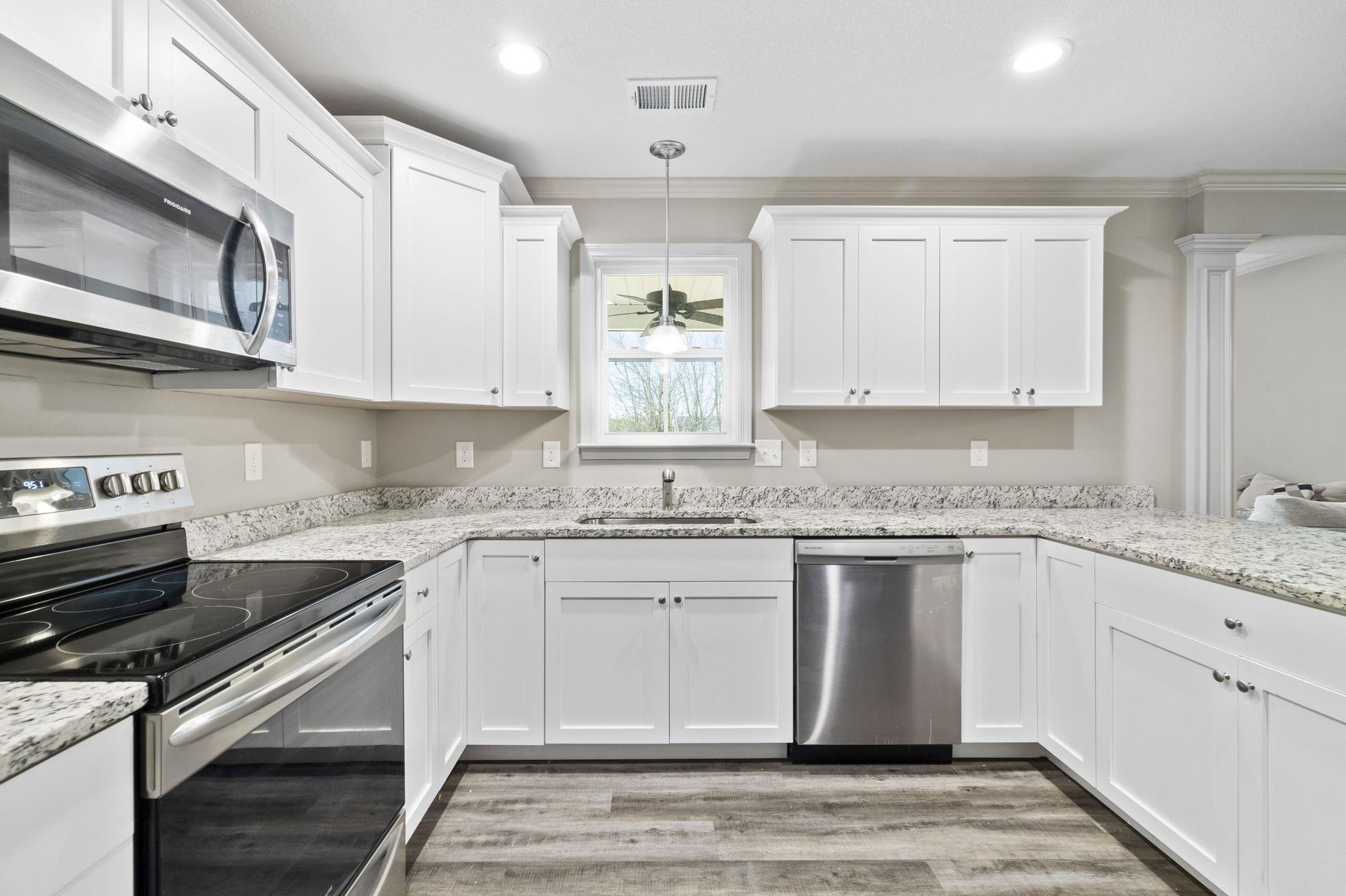 949 Pearson Town Road Moore, SC 29369 - Photo 6 of 37 Kitchen