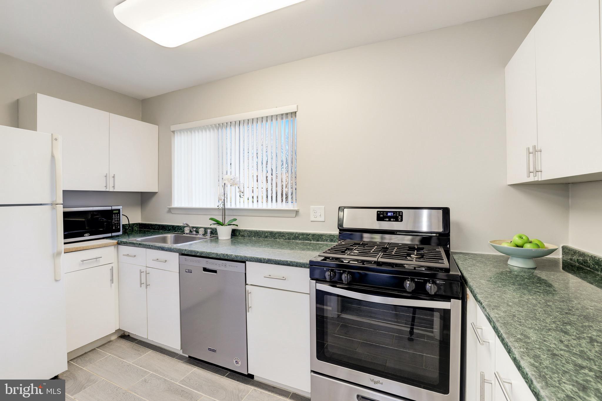 11602 Vantage Hill Road, Unit 12B Reston, VA 20190 - Photo 14 of 38 Gallery Image 14
