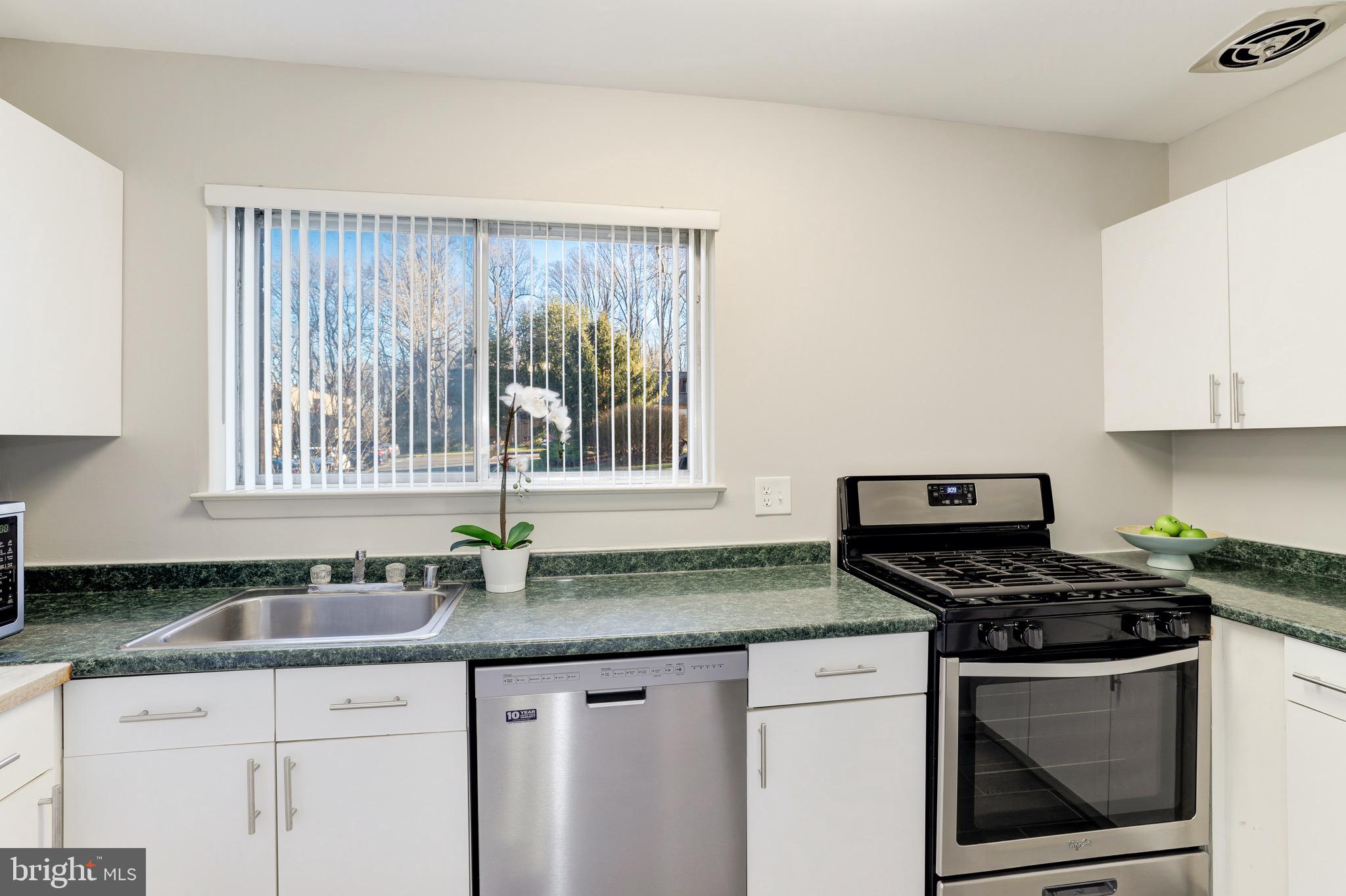 11602 Vantage Hill Road, Unit 12B Reston, VA 20190 - Photo 15 of 38 Gallery Image 15