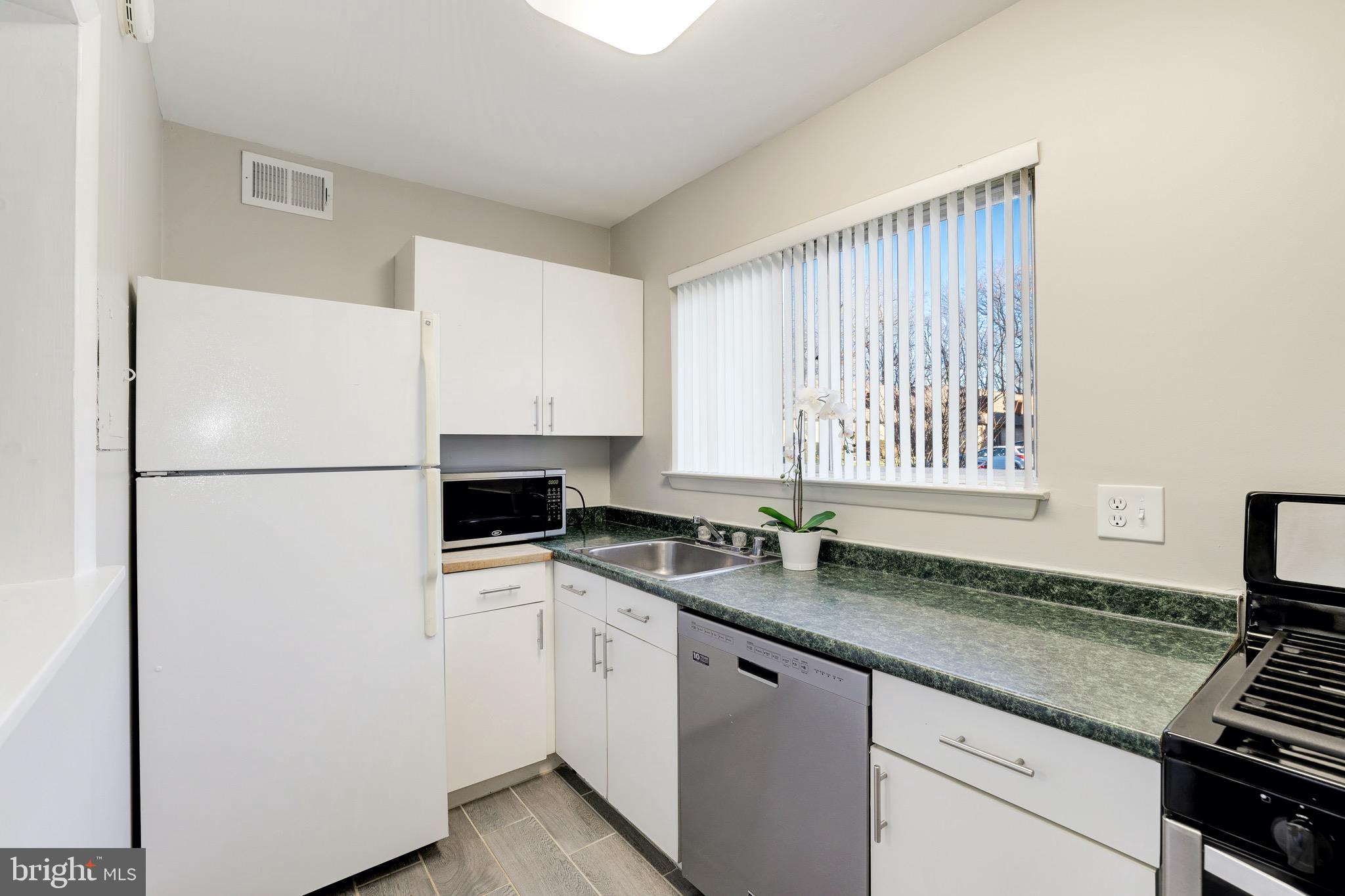 11602 Vantage Hill Road, Unit 12B Reston, VA 20190 - Photo 17 of 38 Gallery Image 17