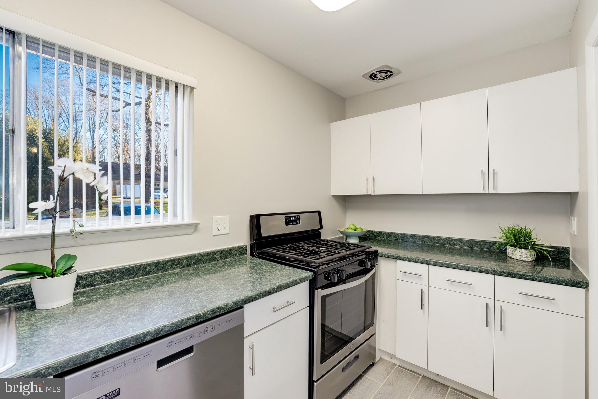 11602 Vantage Hill Road, Unit 12B Reston, VA 20190 - Photo 19 of 38 Gallery Image 19