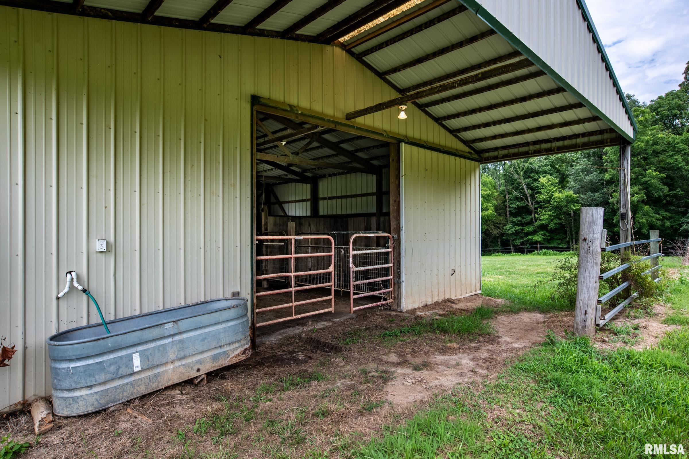 10891 Lick Creek Road Buncombe, IL 62912 - Photo 7 of 31
