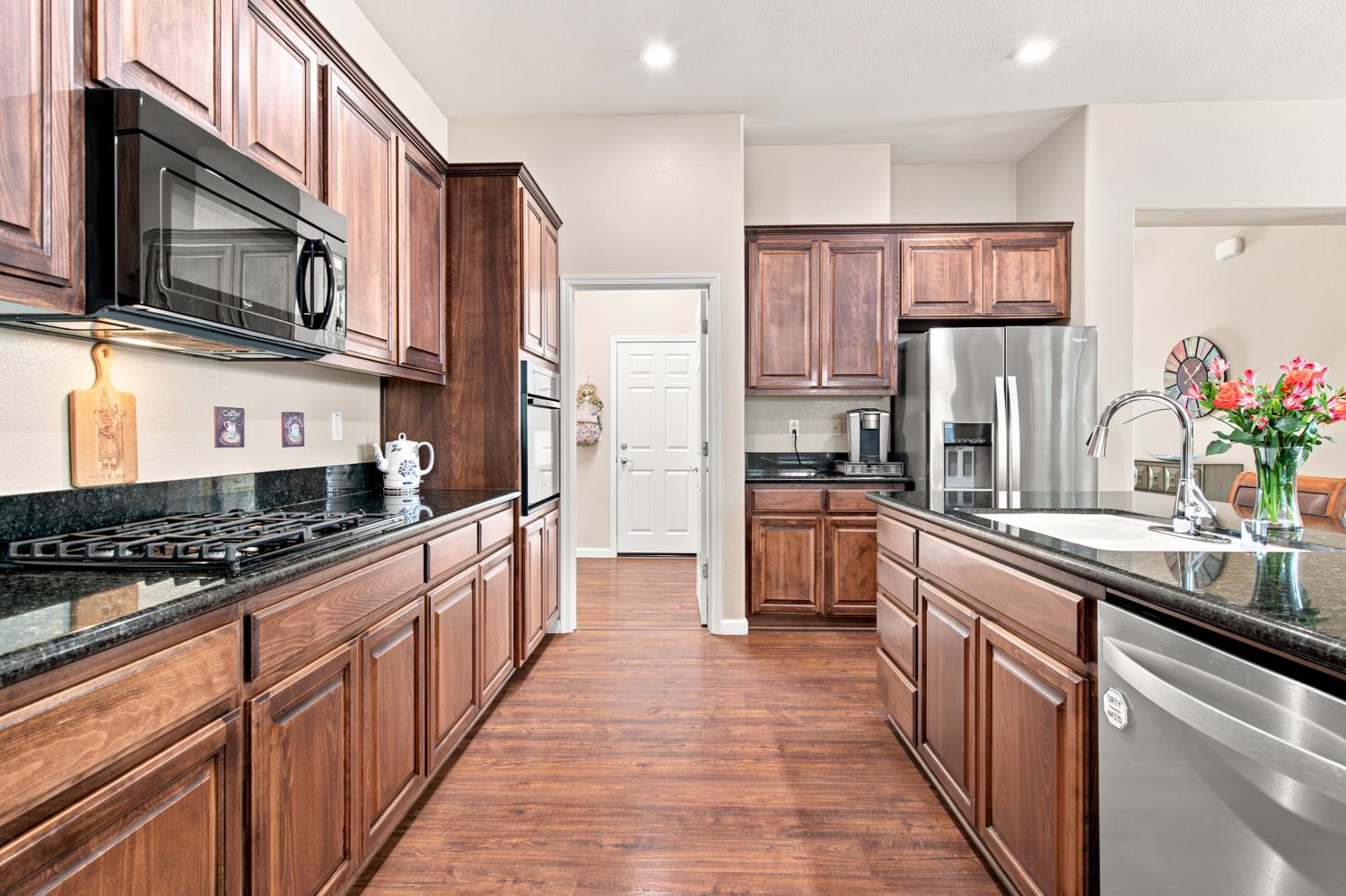 671 Cathedral Way Tracy, CA 95304 - Photo 24 of 38