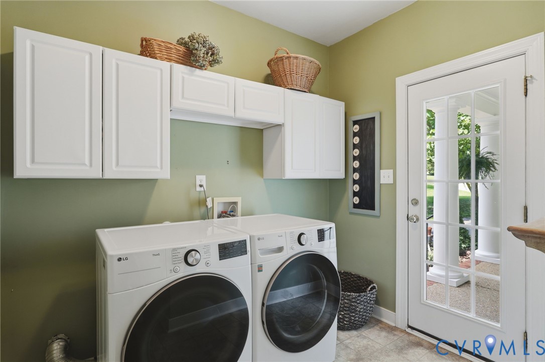 13424 Tipple Point Road Midlothian, VA 23114 - Photo 22 of 53 a view of kitchen with washer and dryer