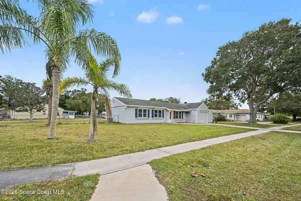 a view of an house with swimming pool and a yard
