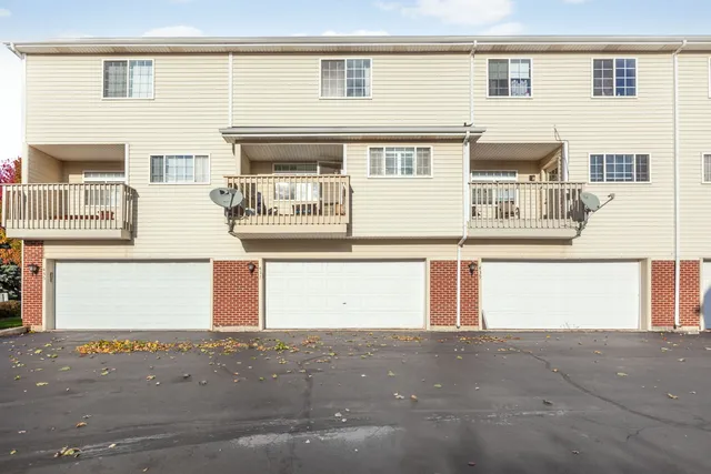 $278,000 | 437 East Willow Street, Unit 437, Elburn, IL 60119
