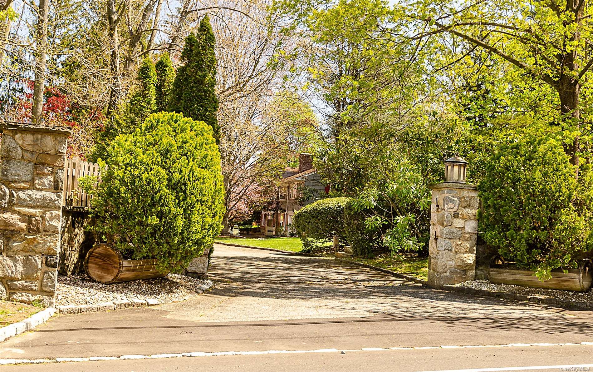 2 Harbour Road Great Neck, NY 11024 - Photo 1 of 1 Gallery Image 1