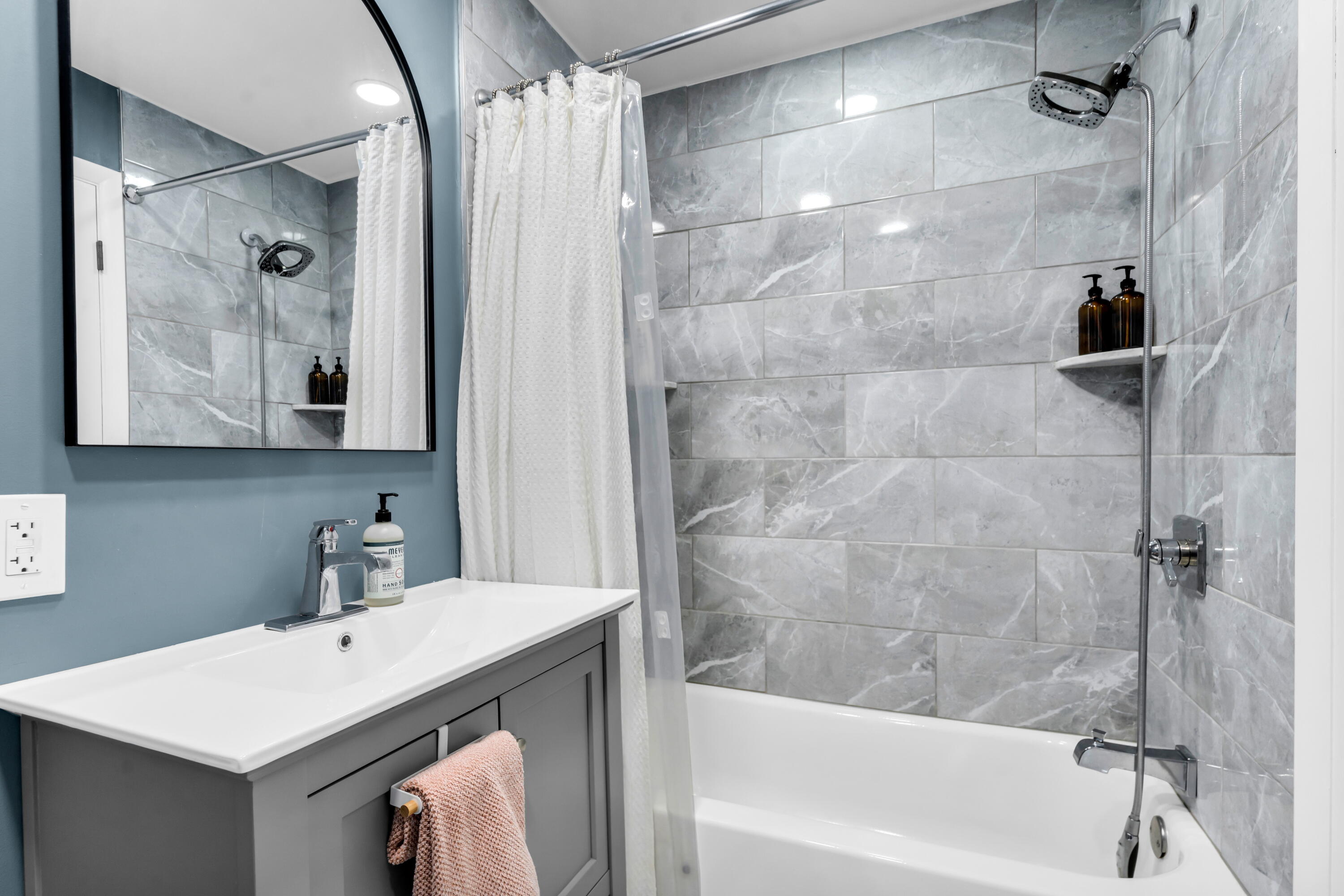 2348 Pine Lake Road West Bloomfield, MI 48324 - Photo 26 of 47 26 - Hallway Full Bath