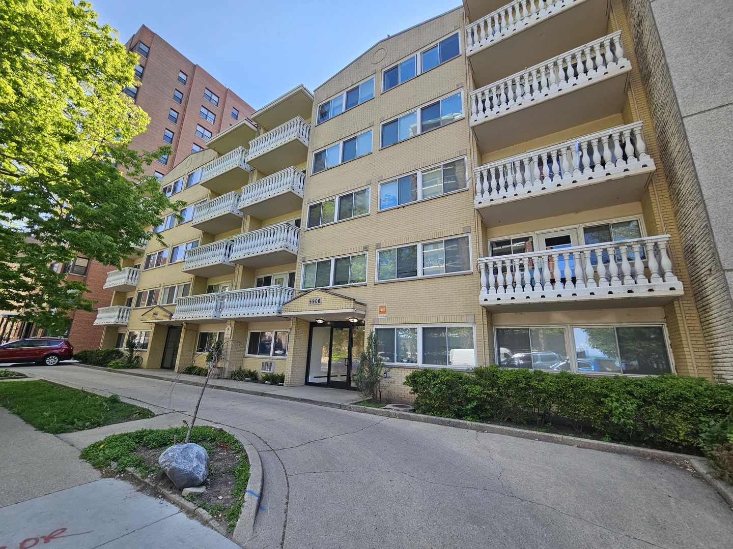 5906 North Sheridan Road, Unit 3F Chicago, IL 60660 - Photo 1 of 16
