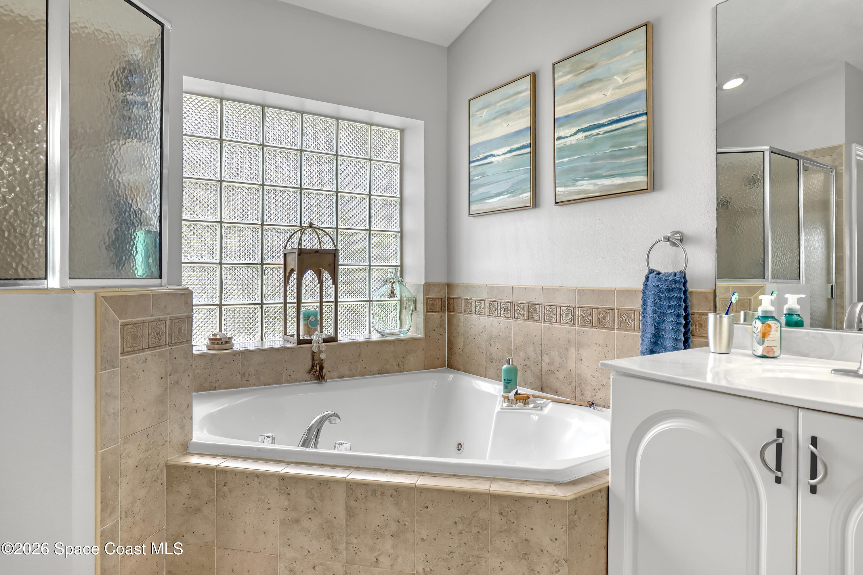 3120 Forest Creek Drive Melbourne, FL 32901 - Photo 29 of 59 a bath tub sitting next to a bathroom sink