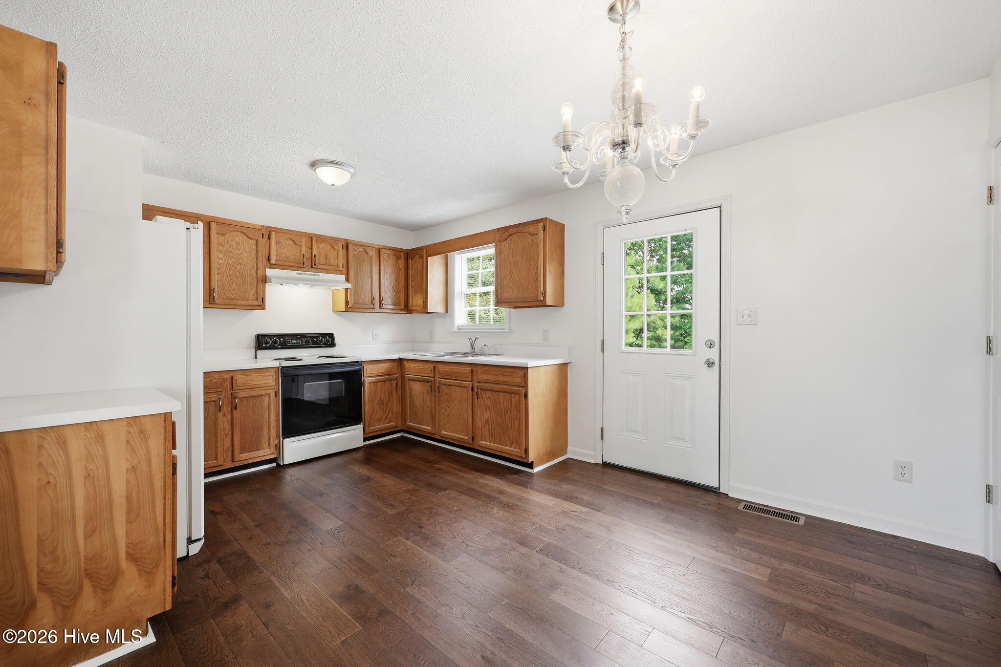 1402 Lockwood Road Kinston, NC 28501 - Photo 8 of 37