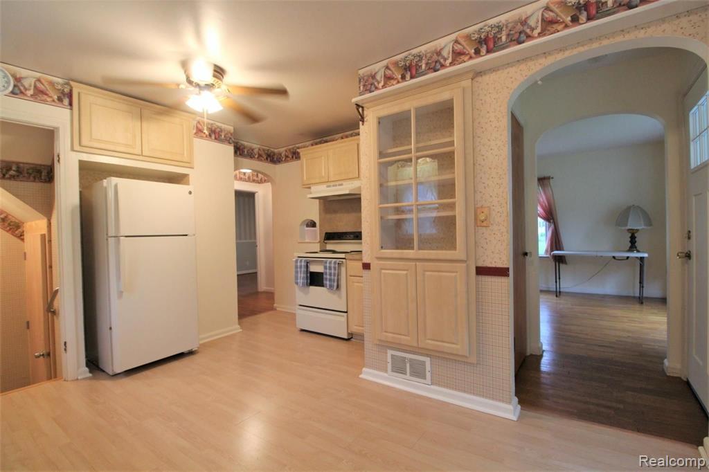 311 Davis Lake Road Lapeer, MI 48446 - Photo 6 of 38