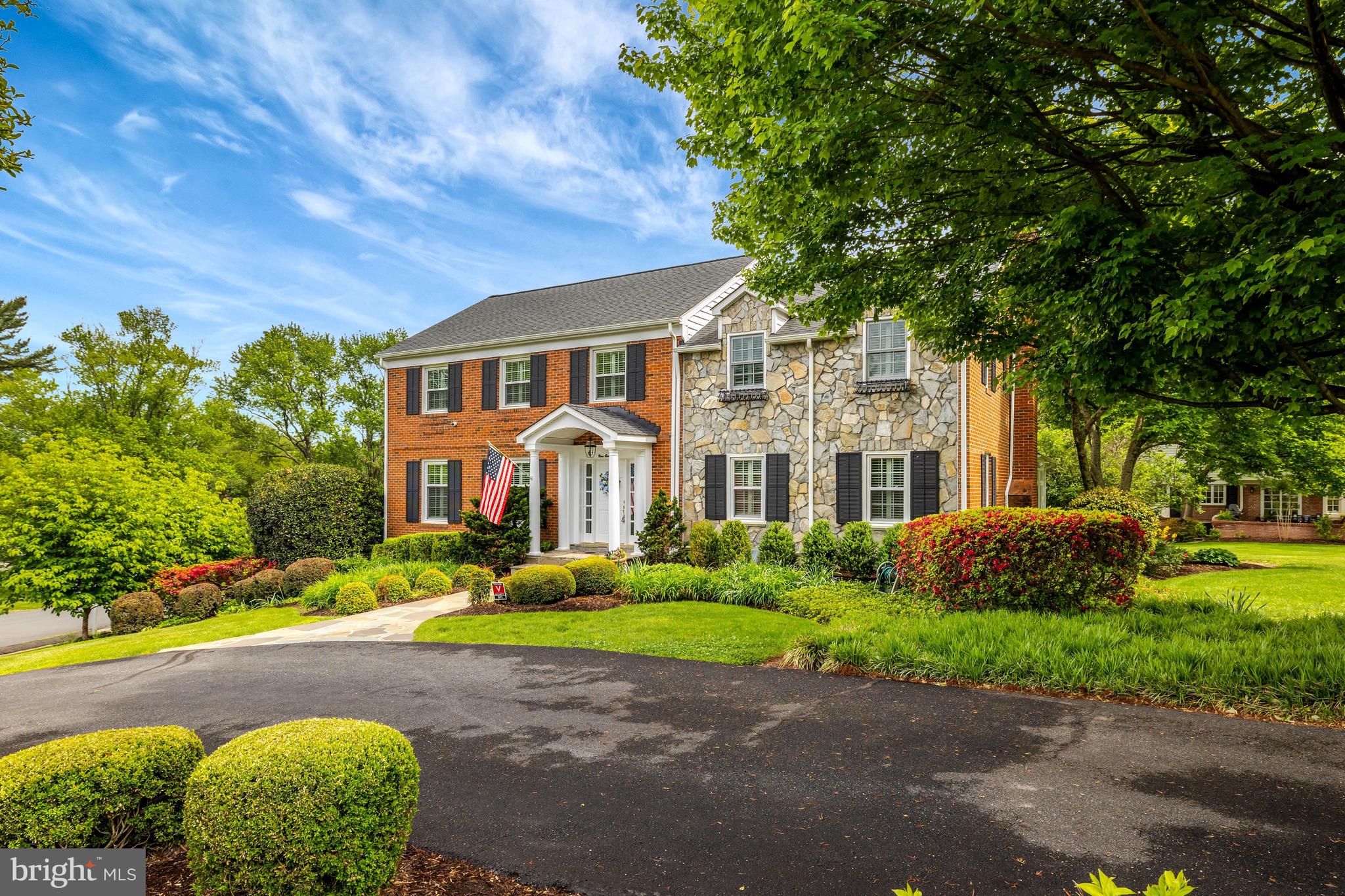 911 Rail Court McLean, VA 22102 - Photo 2 of 63 Convenient Circular Drive